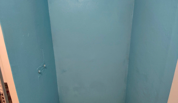 Réalisation d&rsquo;une Salle d&rsquo;eau carrelée avec meuble suspendu et miroir lumineux