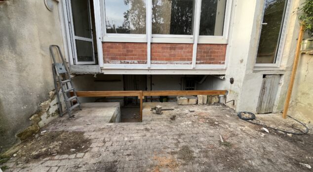 Terrasse en Bambou avec jardinières et escaliers intégrés