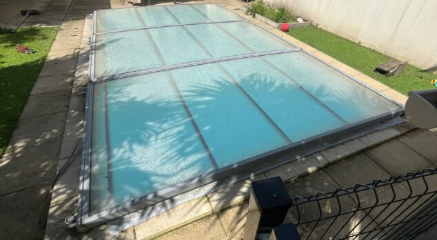 Habillage d&rsquo;un Rolling Deck de Piscine en bois exotique