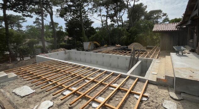 Magnifique Projet sur mesure : Terrasse bois exotique, piscine, allées, escaliers, balcons